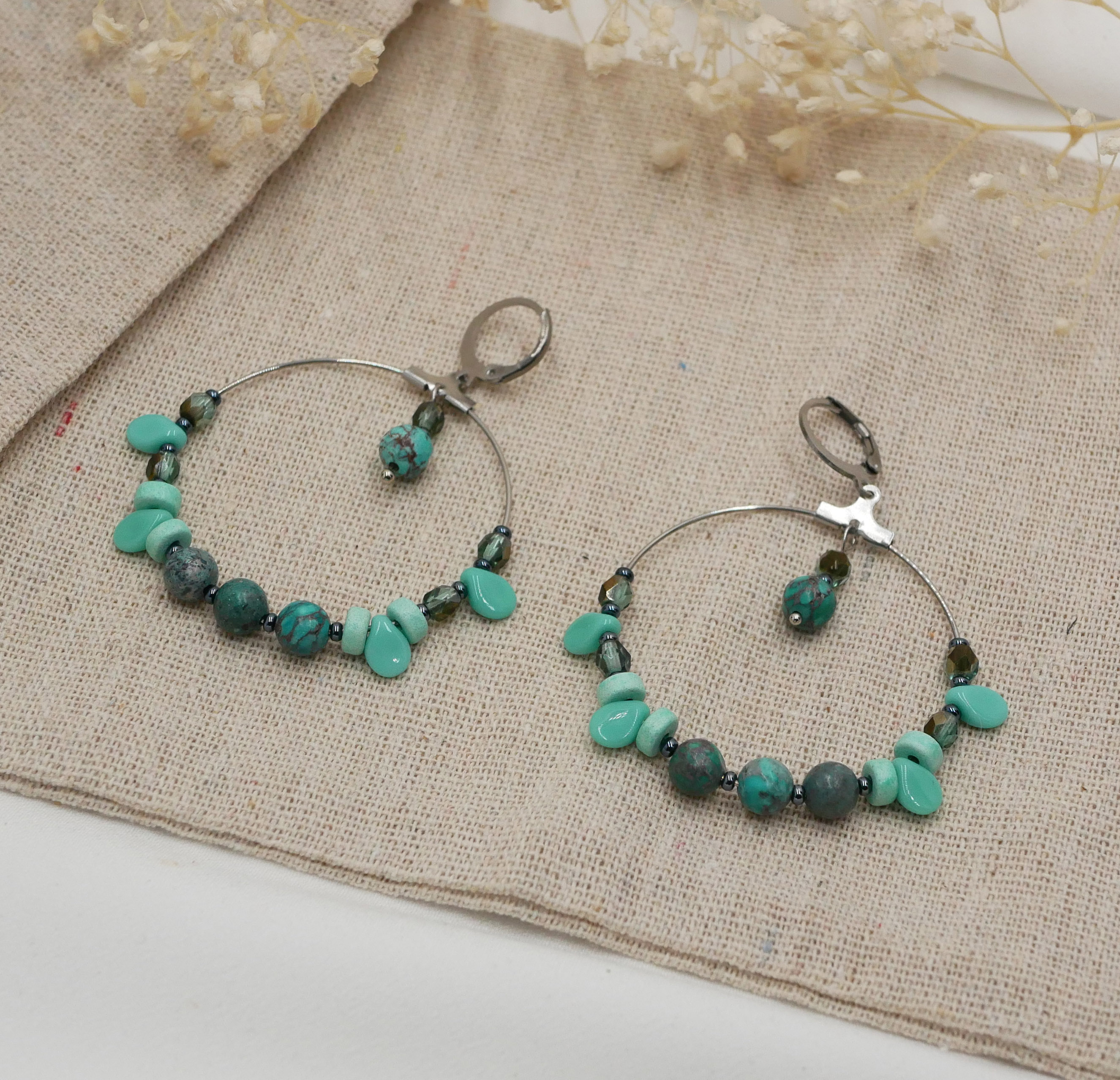 Boucles d'oreilles grandes créoles acier et perles turquoises