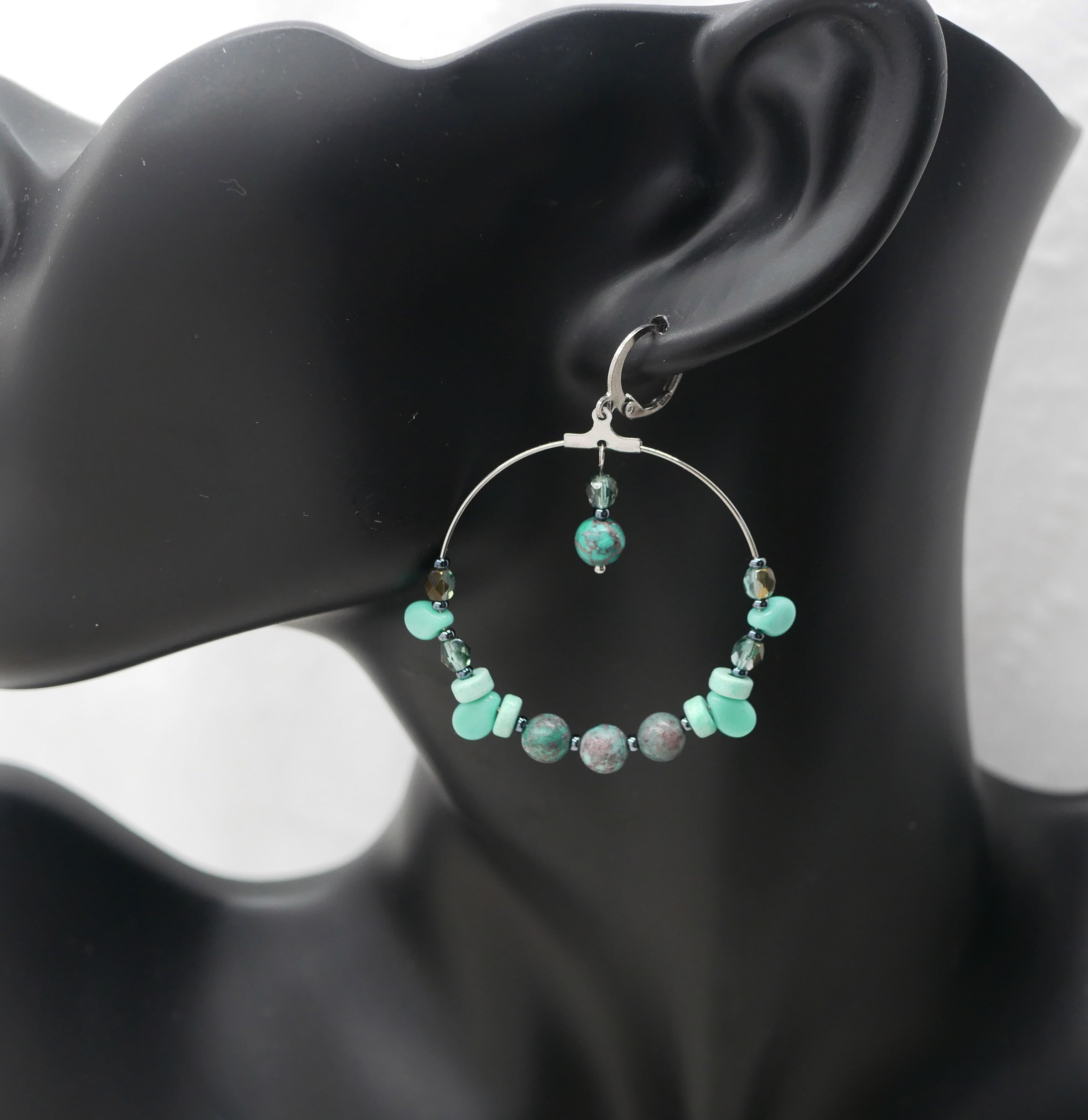 Boucles d'oreilles grandes cr&eacute;oles acier et perles turquoises