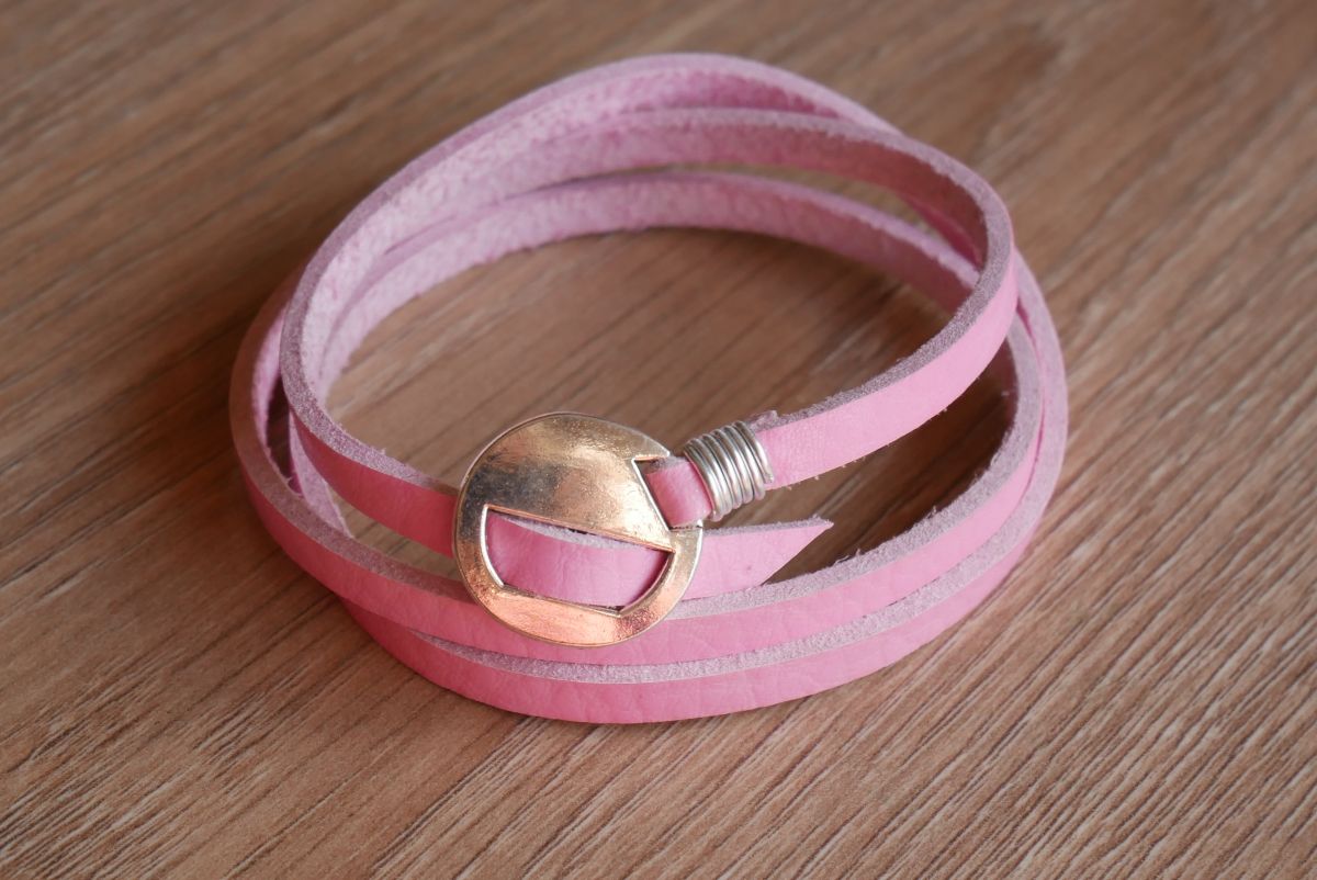 Pink læder armbånd triple tur