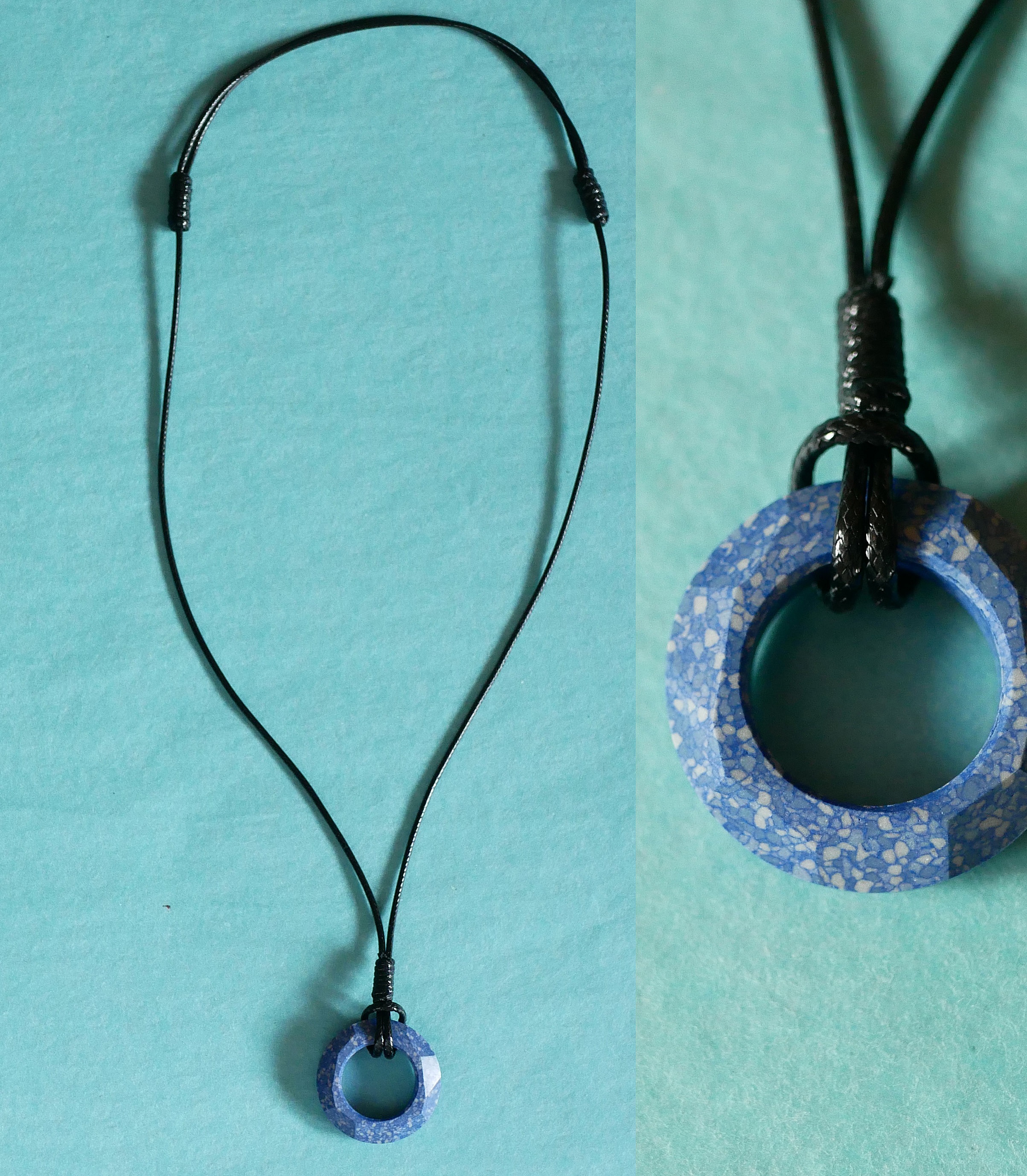 Collier anneau en c&eacute;ramique bleue sur cordon cuir noir ajustable