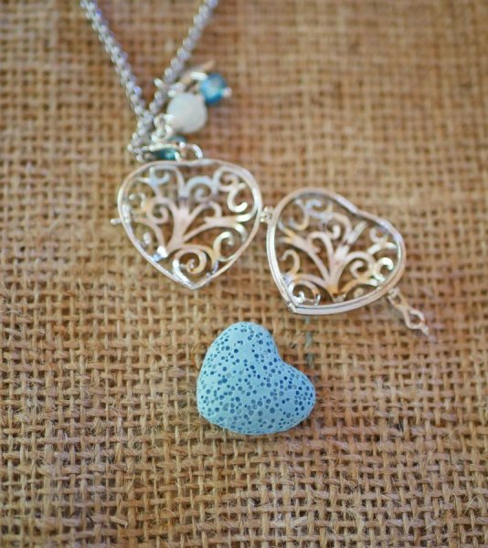 Halsk&aelig;de vedh&aelig;ng Hjerte&aelig;ske med lava sten farve efter eget valg Valentinsdag gave