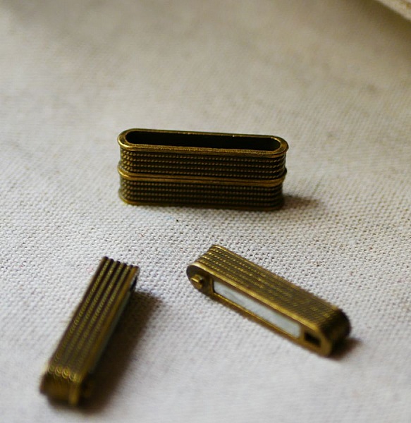 Magnetisk l&aring;s i gammel bronze 32 mm