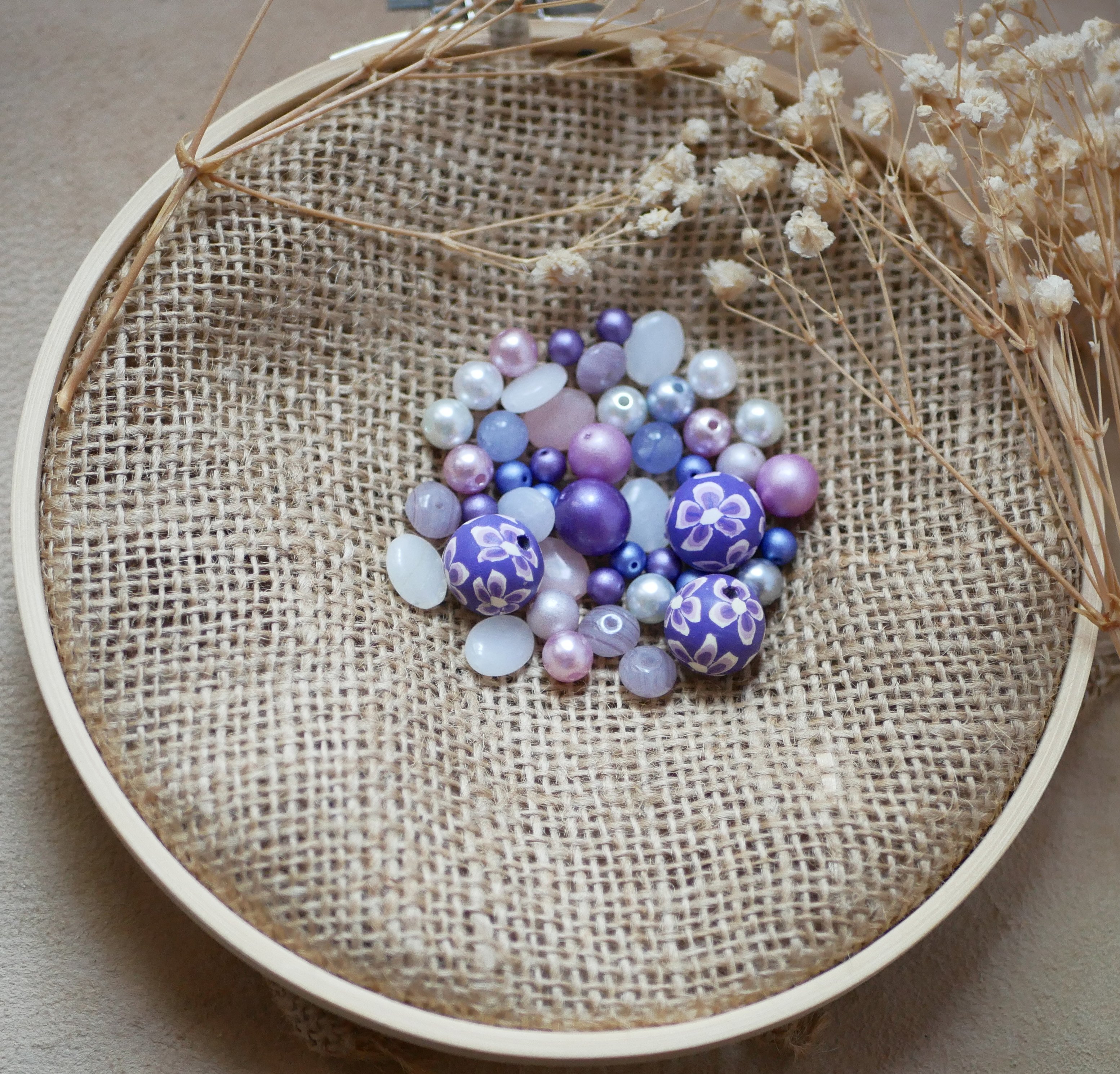 Lot de perles violet parme en verre pressé, fimo et verre nacré