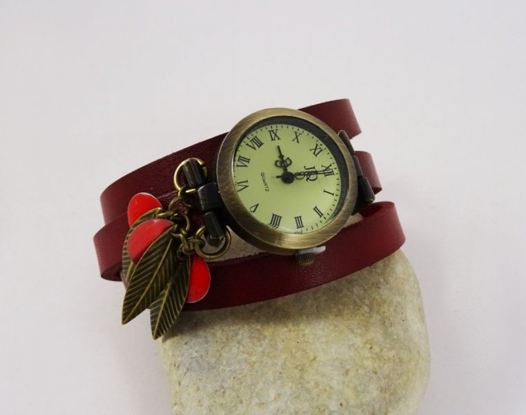 Montre bracelet cuir 3 tours Sequins et feuilles rouges