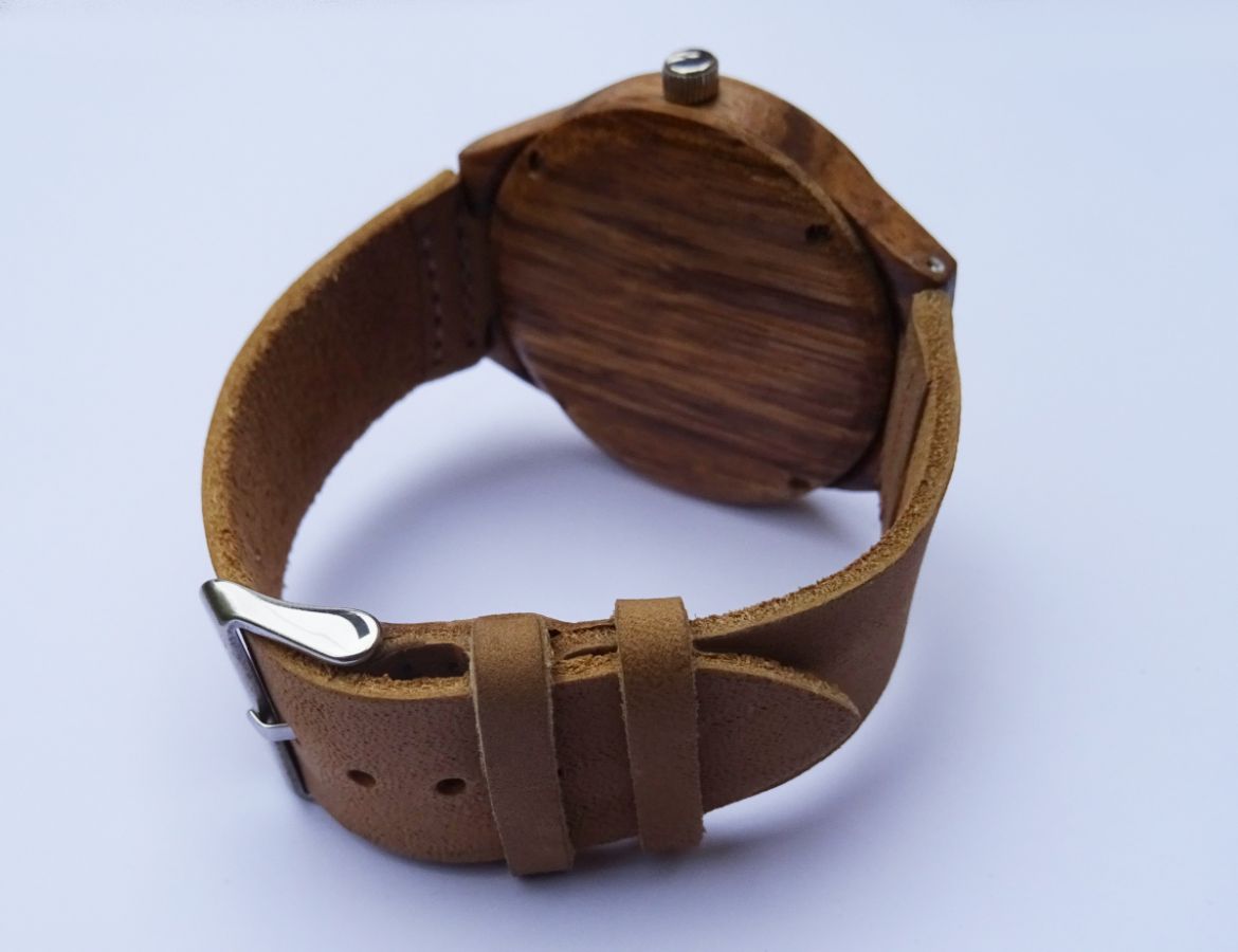 Montre homme bois vein&eacute; &agrave; graver sur bracelet cuir 