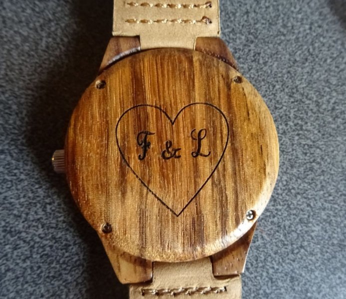 Montre homme bois vein&eacute; &agrave; graver sur bracelet cuir 