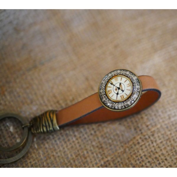 N&oslash;glering i l&aelig;der med Gousset cabochon 